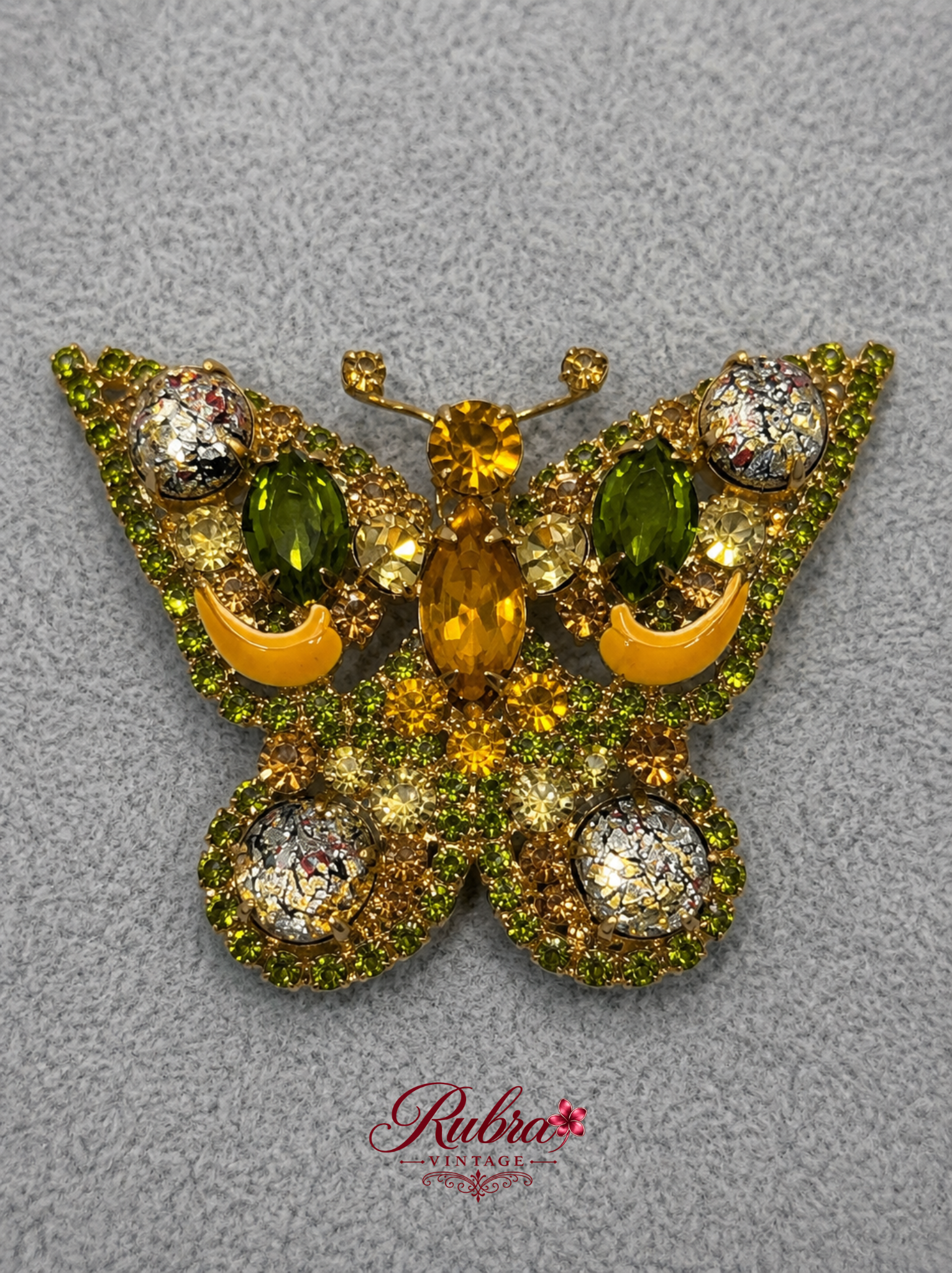 A05 Vintage Gold-Tone Green Crystal Butterfly Brooch - Image 1